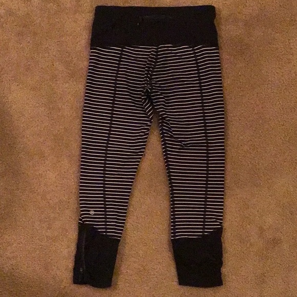 Lululemon Runday Crop - Picture 4 of 7